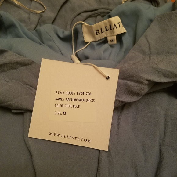 🔥Elliatt Maxi Ruffle Dress Blue. Medium - Picture 5 of 6